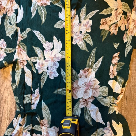 Show Me Your MuMu Dark Green Floral Romper Size Womens Med EUC - Picture 8 of 9